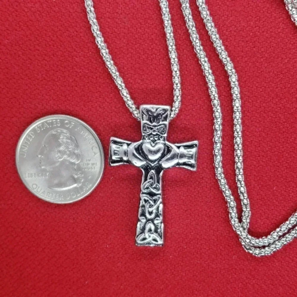 Fashion Celtic cross on silver tone 24"‎ chain - Picture 2 of 5